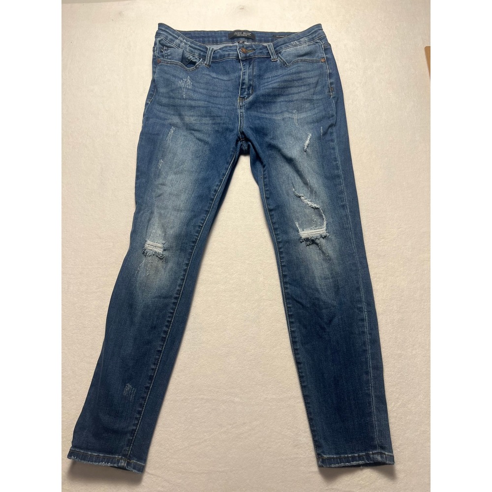Judy Blue 32 Relaxed Fit Distressed Boho Chic Medium Wash Denim Jeans Minimalist